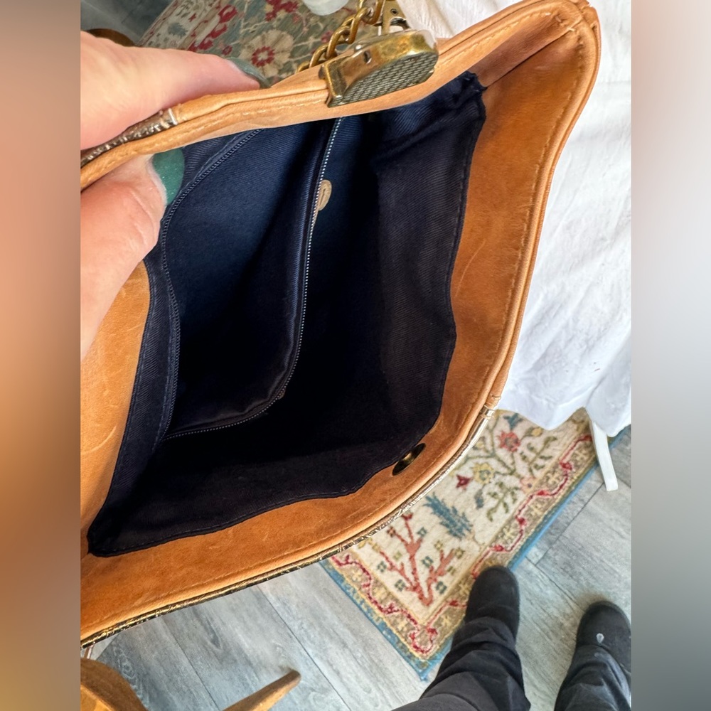 Schuler and Sons Leather Chain Strap Crossbody Bag - Picture 7 of 10